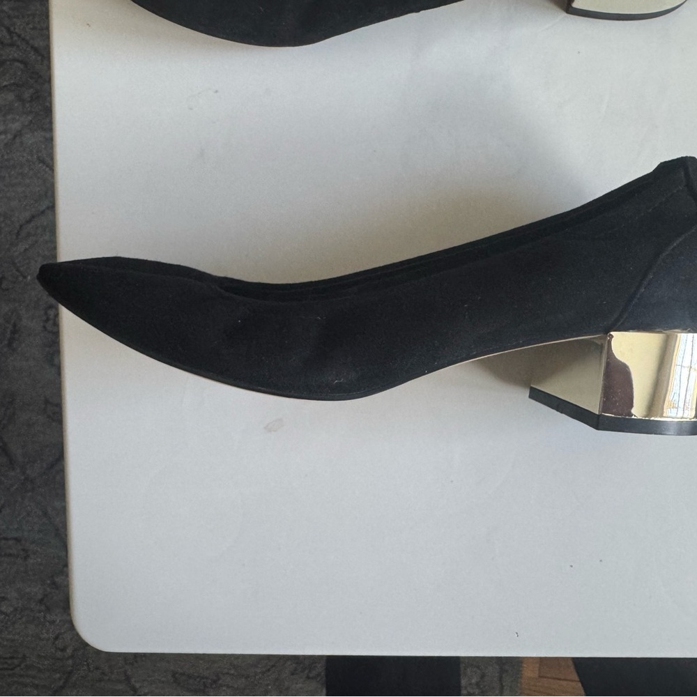 NEW in box Aldo size 8 1/2 black suede pump with light gold heel - Picture 3 of 5
